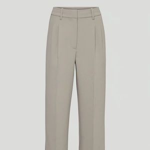 NEW! Aritzia Wilfred Effortless Pant - Short - Size 00 - Basalt Grey